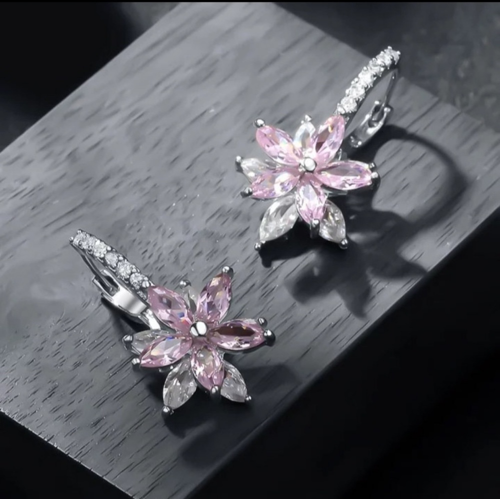 🎀Lovely Romantic White Gold Flower Earrings - Picture 4 of 8